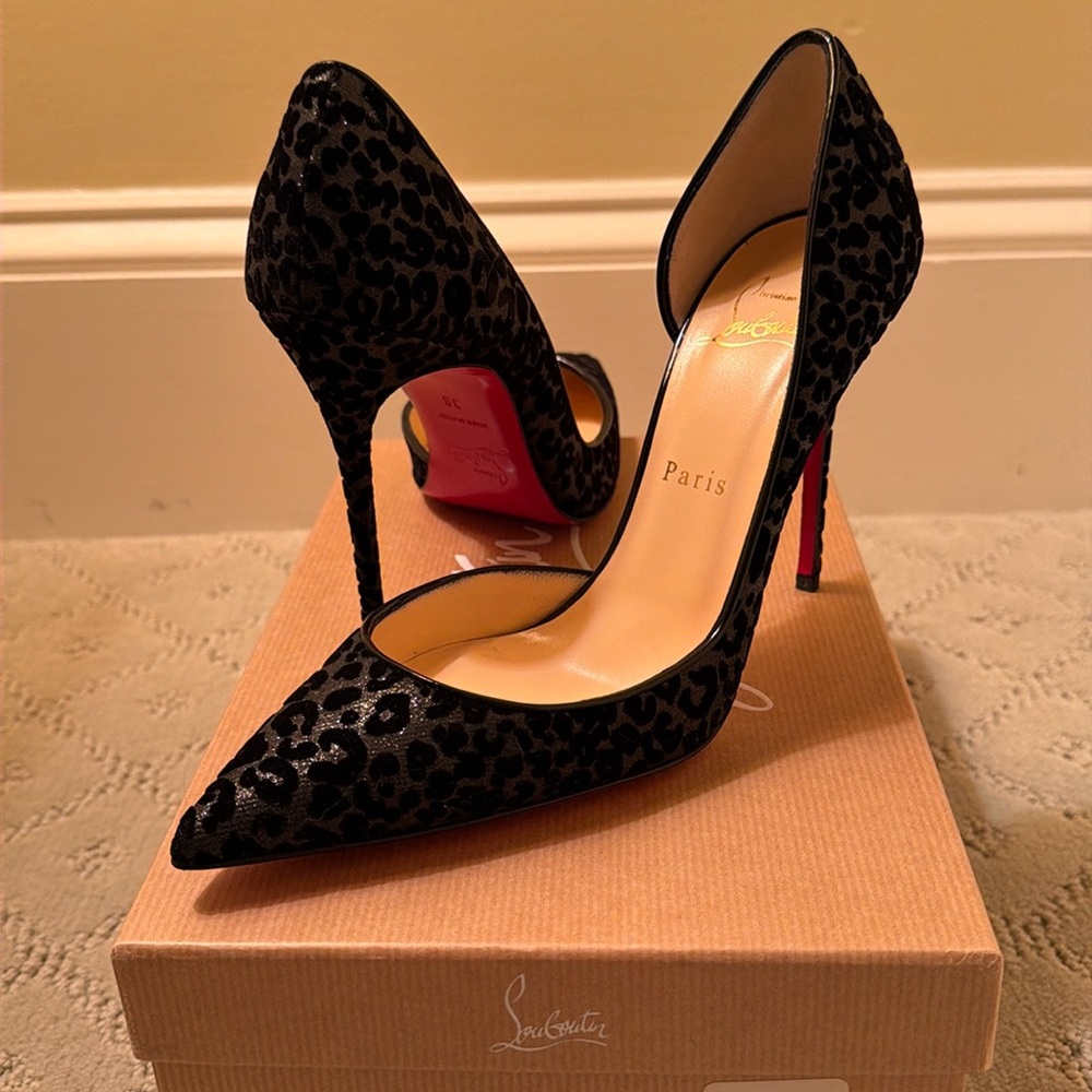 BNIB Louboutin Iriza 100